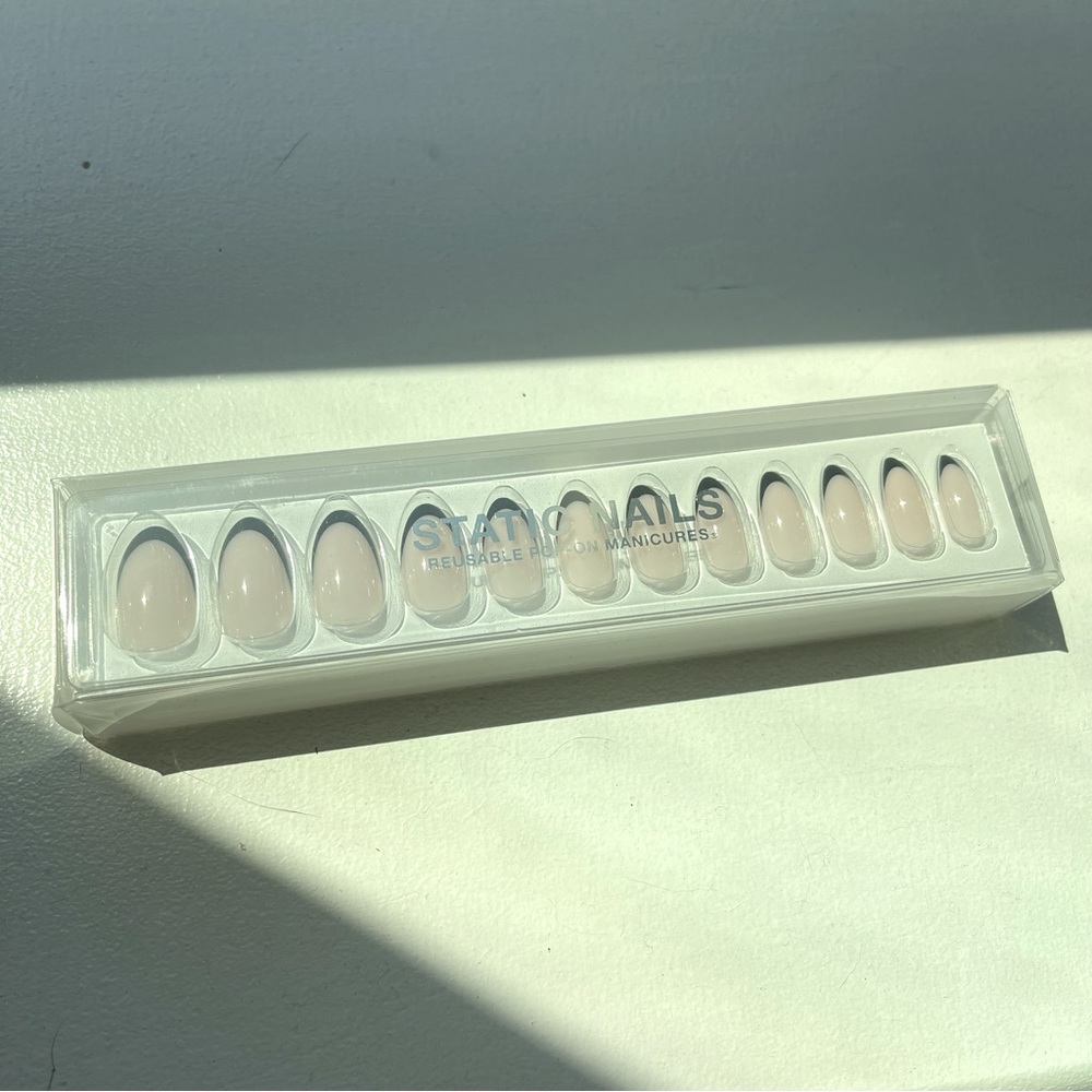 Static Nails Reusable Pop-On Nails - Black French Almond